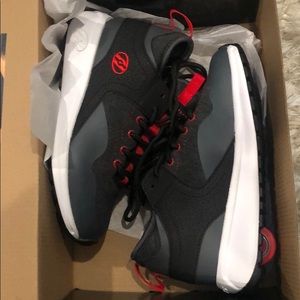 Heelys Youth Size 2 Wheeled Shoes Black/Red